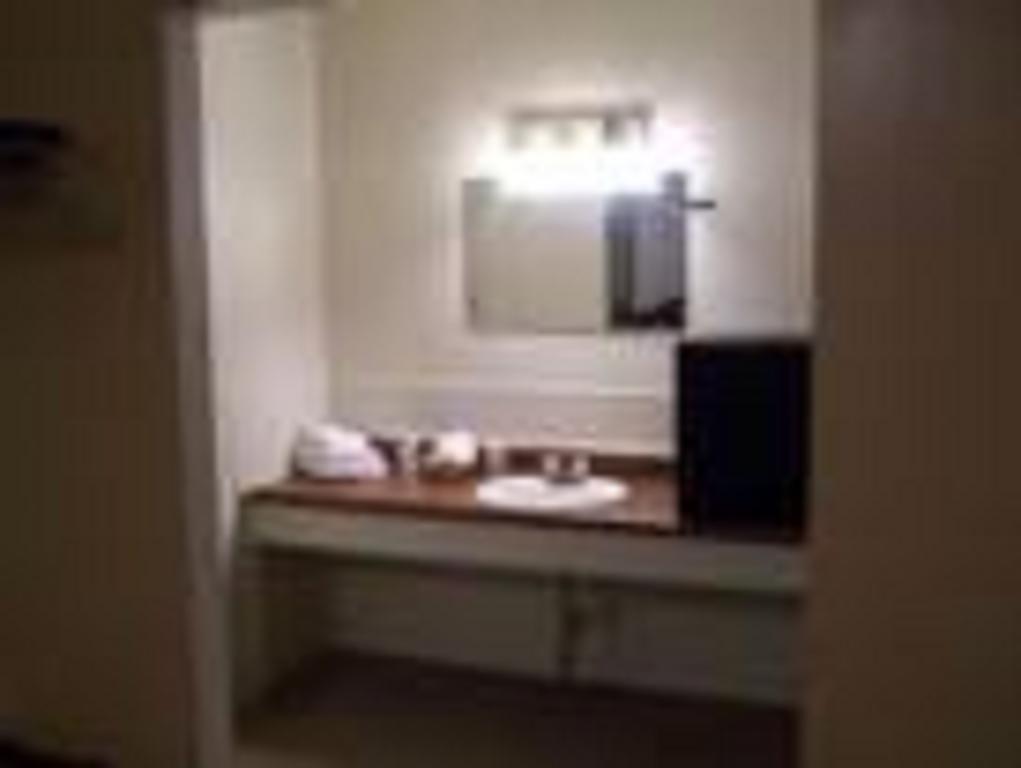 Budget Deluxe Motel Рола Екстериор снимка