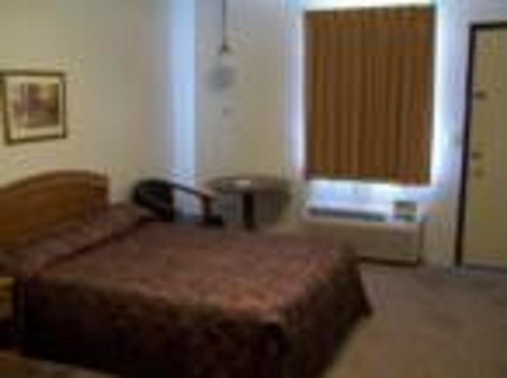 Budget Deluxe Motel Рола Екстериор снимка